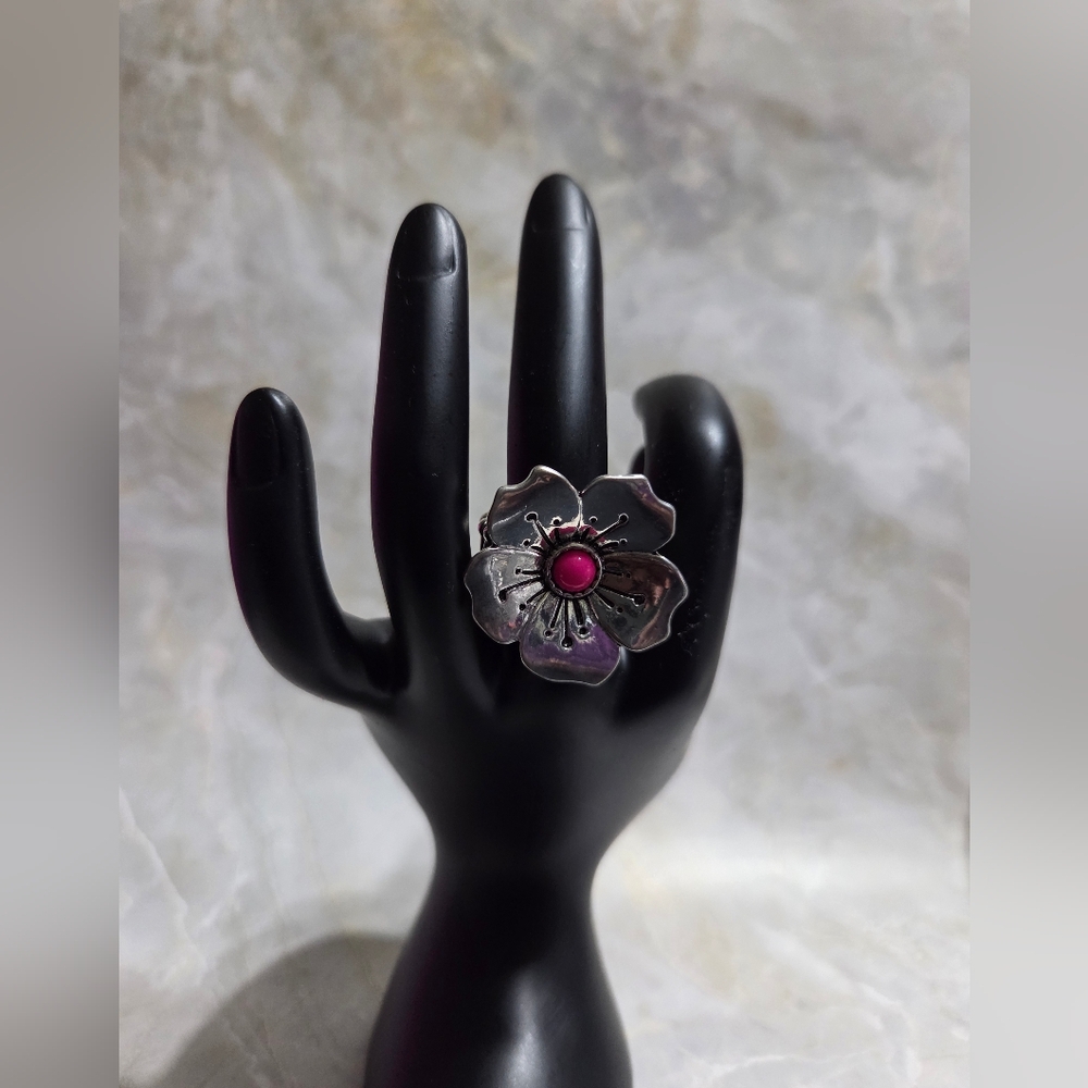paparazzi Silver-Tone Floral Ring with Pink Center